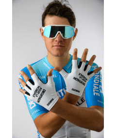 Decathlon AG2R CS gloves